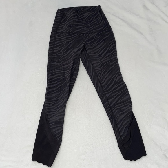 Lululemon leggings size 4 - Picture 3 of 6